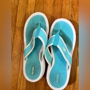 Teal Flip Flops with White Accents womans size 8 by shoe shack